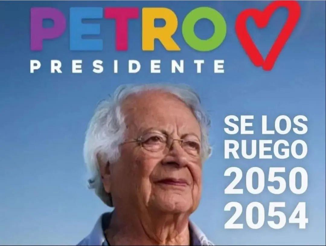 Chocoyo97's tweet photo. @MajoDoriaT La de mierda q le va a empezar a caer a Rudolf lastima https://t.co/XY6SBO9idl