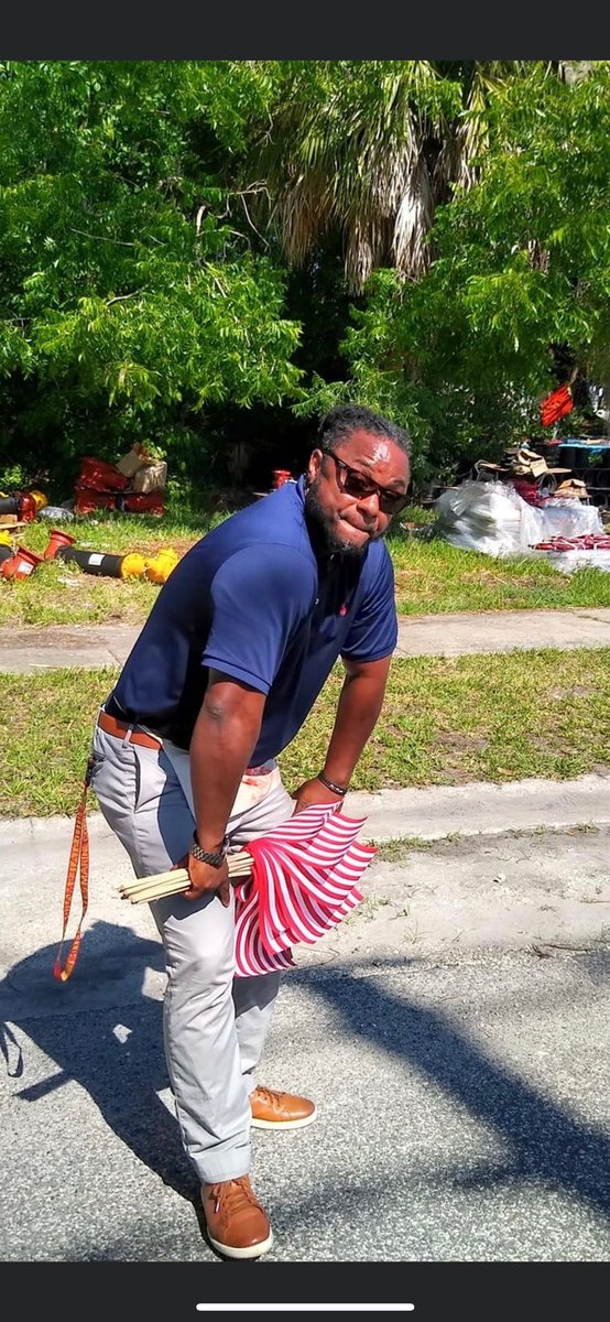 A customer of ours that was watching the parade took these photos and brought them by the store today! 😂 I had such a good time today Honoring our Veterans! I can’t stop laughing at myself! I love what I do. @karikwallace <a href="/RickGTHD/">RickGTHD</a> <a href="/AmandaKincadeSE/">Amanda Kincade</a>