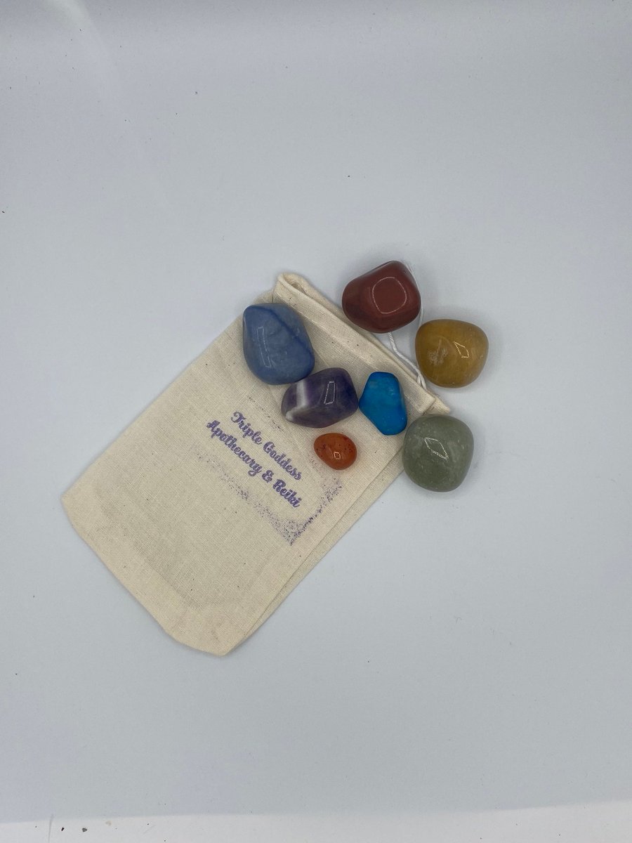 triplegoddessa1's tweet photo. Excited to share the latest addition to my #etsy shop: Chakra Crystal Set https://t.co/D03wiNm0Ha #chakracrystalset #pagan #wicca #tumbledcrystals #chakra #amethyst #greenaventurine #blueaventurine #bluehowlite https://t.co/z3nEvYMywS
