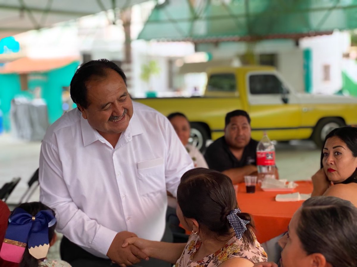 RodoHernandezMx's tweet photo. Nos la pasamos increíble con las compañeras y los compañeros de la región XII 👏 

Escucharlos y convivir con cada uno y una de ustedes me hace entender el porqué #LaUnidadEsNuestraFortaleza; tengan por seguro que nos veremos muy pronto 😉

#FuerzaSNTE #SNTEContigo https://t.co/uaXHmAAL4s