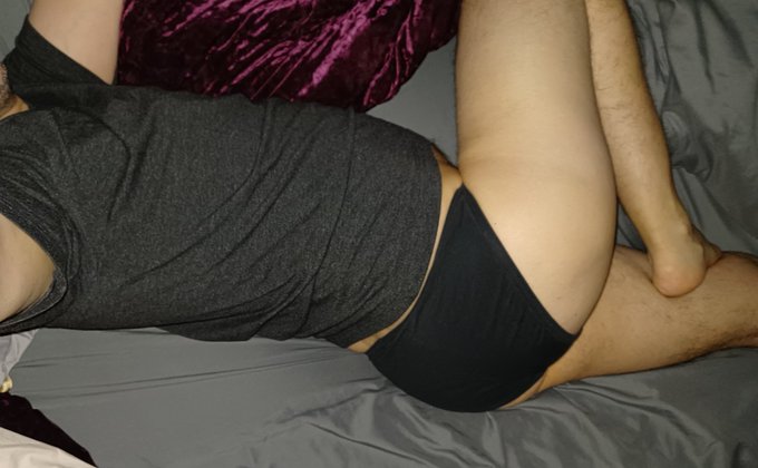 Morning. Who wants to cuddle? :3 https://t.co/6Bnu1MFafm
