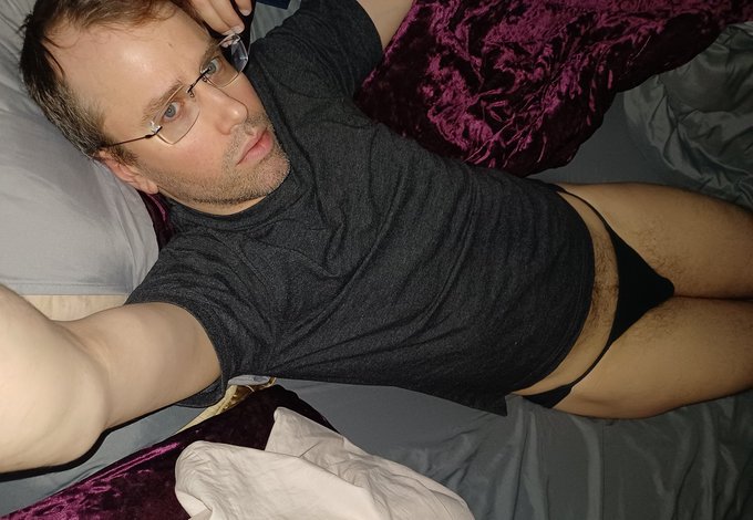 Morning. Who wants to cuddle? :3 https://t.co/6Bnu1MFafm