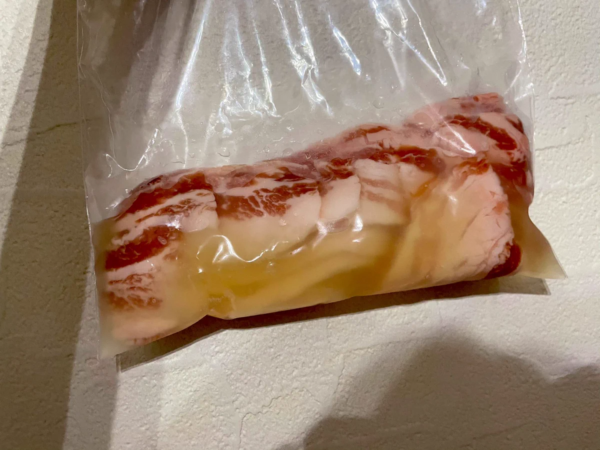 【裏技‼】サムギョプサルのお肉を柔らかカリカリにするには白ワインに一晩漬けろ‼