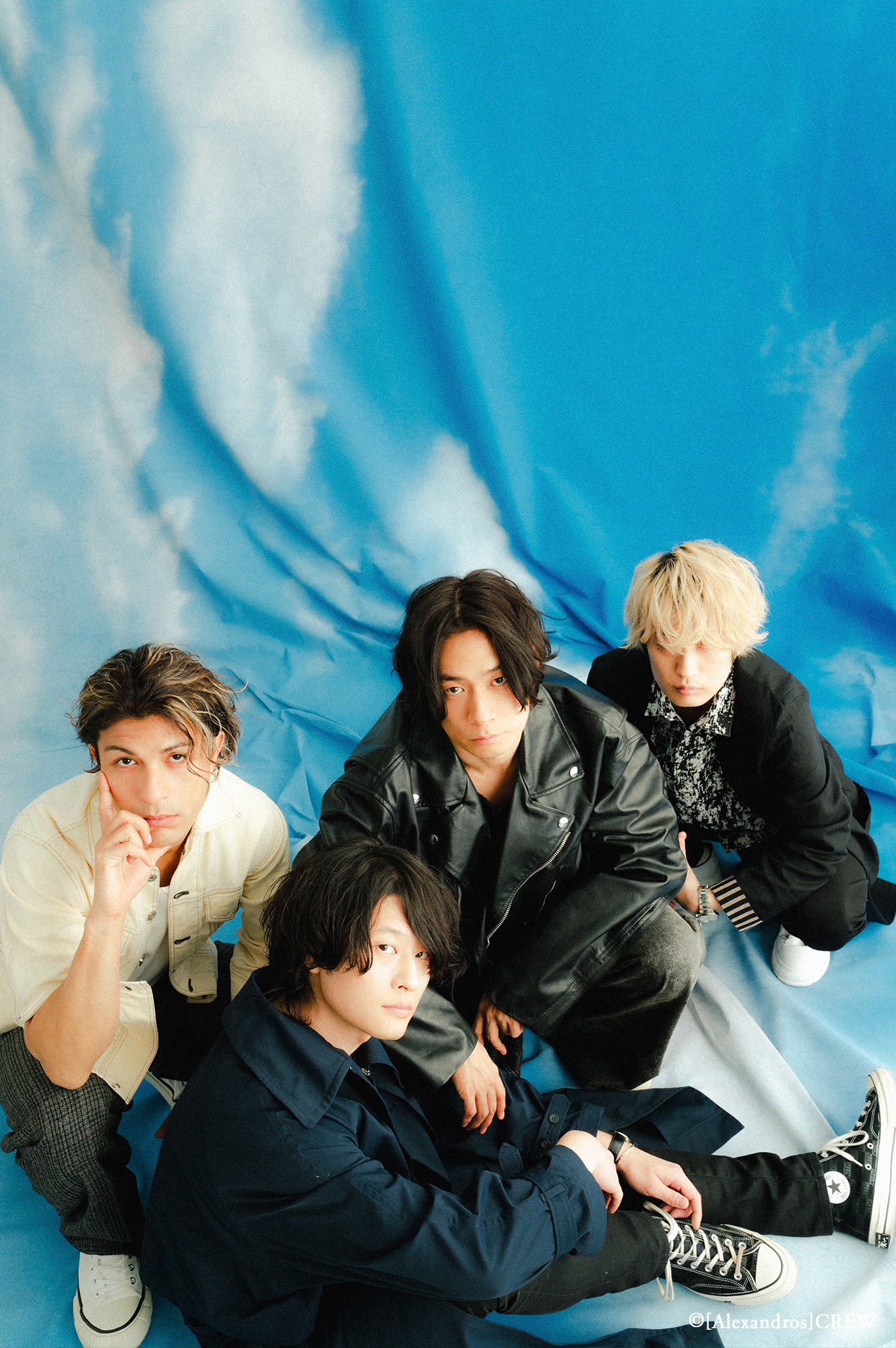 Alexandros Crew Mobile Crew Photos更新情報 Alexandros 22 05 アレキサンドロスの隠れ家 Vol 19 未公開カットをお届け 1枚を特別にお見せしちゃいます Crewサイトにログインの上 Photos から閲覧可能 T Co