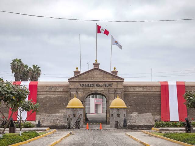 Bryansaidem's tweet image. Hoy es 30, hoy cumplo 30 y por eso les regalo 30 cosas que pueden hacer en la ciudad del Callao :)
-
#HiloChalaco
1.- Visitar la Fortaleza Real Felipe.
Está es básica y obligatoria, el primer y más importante edifico de la ciudad, protagonista de la historia continental.