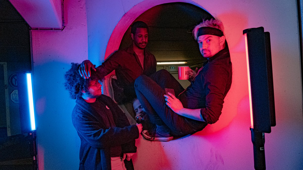 Les Méchantx sortent d'un shooting photo de l'incroyable cosplayeuse sosie de Harley Quinn !
instagram.com/itsinfamoushar…
En voici 4 pour teaser un petit show après le Speedrun Quackshot de ce soir ^^
Grande nouvelle pour l'assoc' à venir !
Avec <a href="/TokeKelbe/">Kelbe Toke</a> <a href="/LockShoooter/">LockShooter🌊RIVER</a> <a href="/AlouRiku/">AlouRiku</a> !