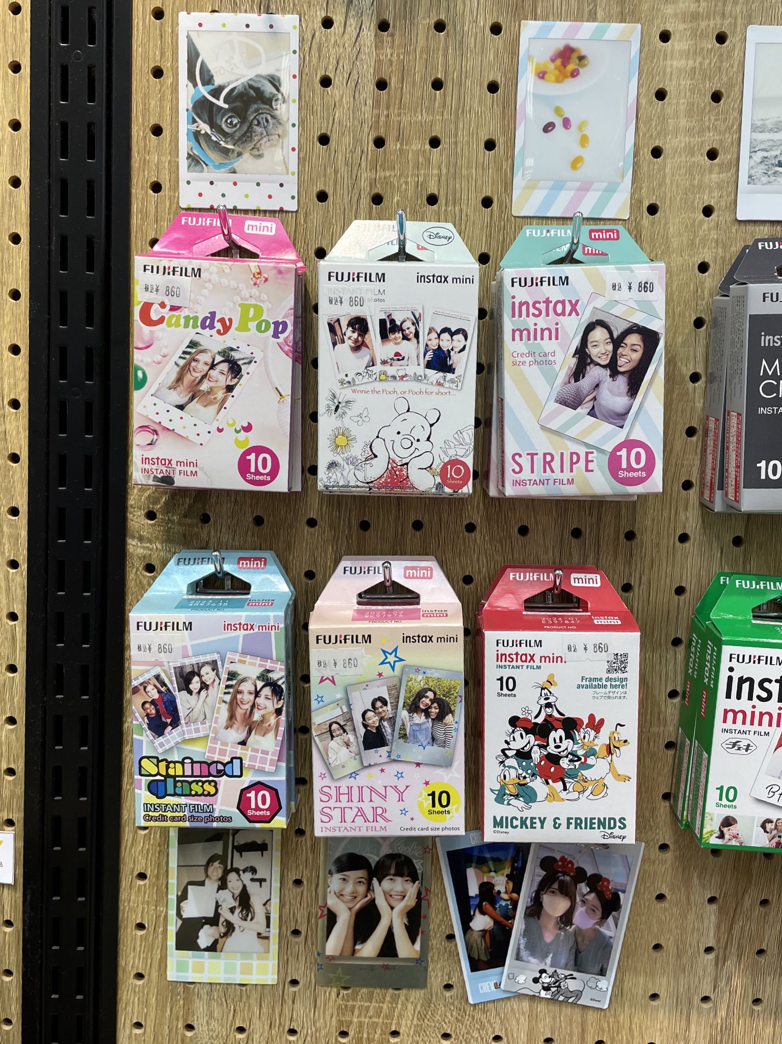 コイデカメラ 武蔵境イトーヨーカドー東館店 チェキフィルムあります 無地のフィルム以外にもストライプやドット柄 キャラクターものなどいろいろ用意してますよ Instax チェキ フィルム 武蔵境 T Co Jsdlgsnp Twitter