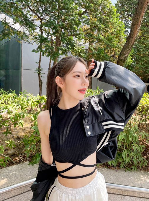 우와~~ 여름 왔자나 ~~~~
4주차도 많은 응원 감사해용 🥺💗

夏が来たね〜〜🥺
4週目も沢山の応援ありがとうございました🫶
 
#LE_SSERAFIM #SAKURA #사쿠라 #ックラ