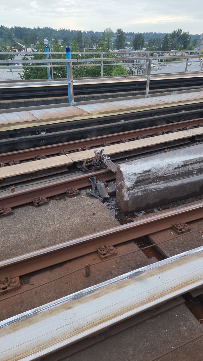 edwardiswong's tweet photo. The collision in question @TransLink https://t.co/dX31soVZ1B