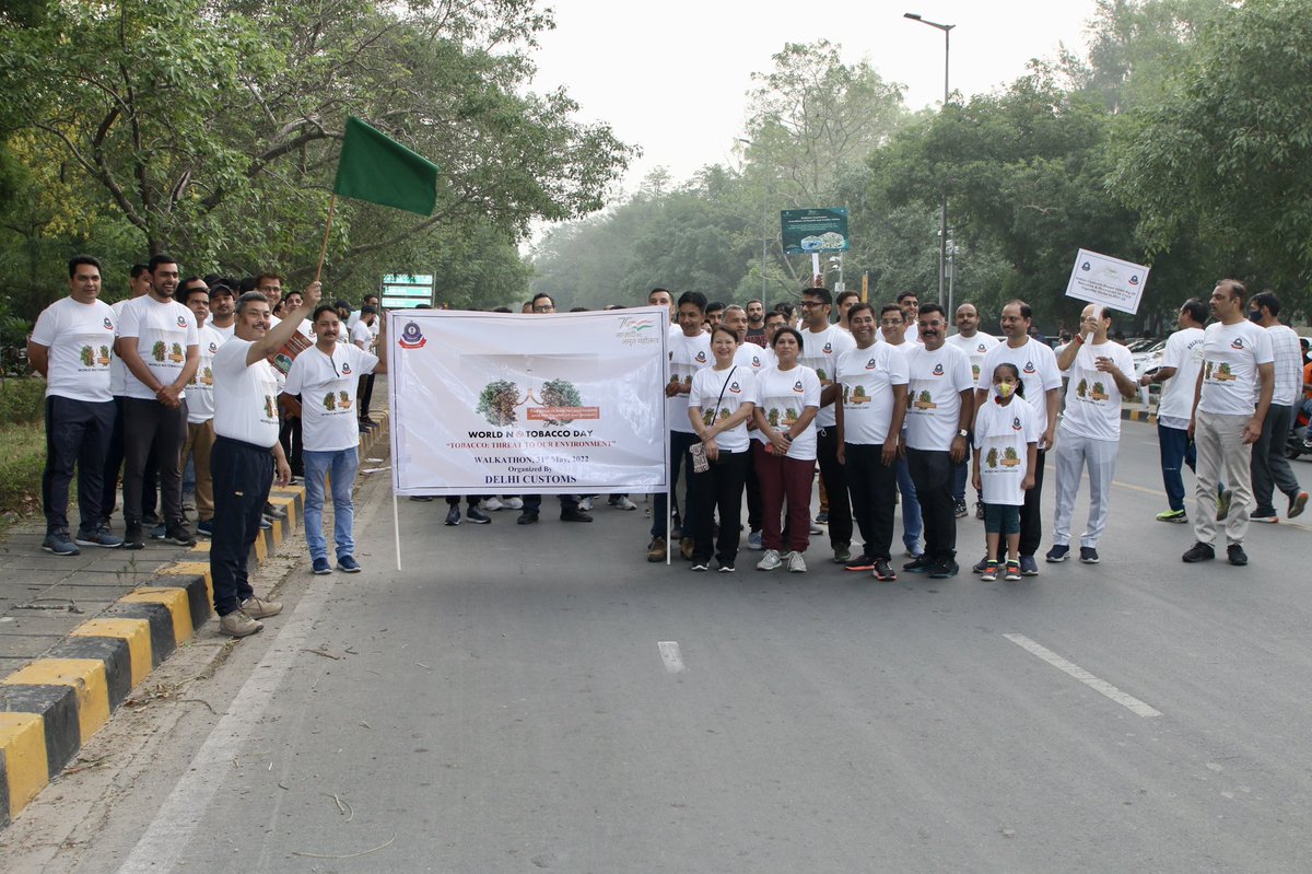 Delhicustoms's tweet photo. Delhi Customs Zone organised a Walkathon as part of #AmritMahotsav celebrations with the theme of #Independence2.0 on the occasion of #WorldNoTobaccoDay2022. Chief Commr Sh Surjit Bhujabal, senior officers & staff from zone overwhelmingly participated.
#FinMinIconicWeek https://t.co/uf16fOgPIa