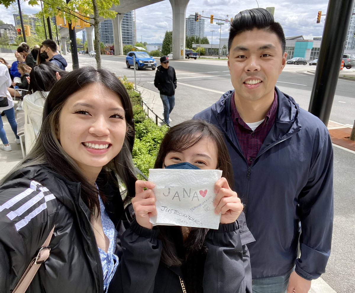 deadlybearhug's tweet photo. @JustTooMatcha and i finally got to meet @janahealer @xhiyu IRL! and what lovely amazing people they are!! (whale photo added cus I forgot to add in the last tweet lol) ♥️ https://t.co/rvgEQJXLFS