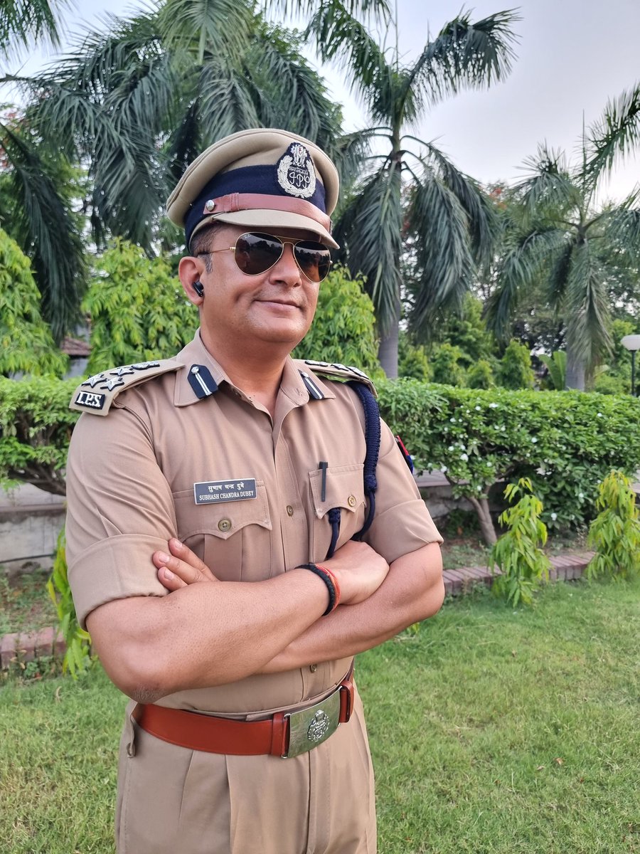 dubey_ips's tweet photo. **#अंतःकरण (conscience) मनुष्य का सबसे #सच्चा_मित्र, 
 #निस्वार्थ_पथप्रदर्शक और
 #वात्सल्यपूर्ण_अभिभावक हैं।

 वह न तो कभी #धोखा देता हैं,
 न साथ छोड़ता हैं और 
 न ही #उपेक्षा करता हैं। ** https://t.co/ArEKVIcuft