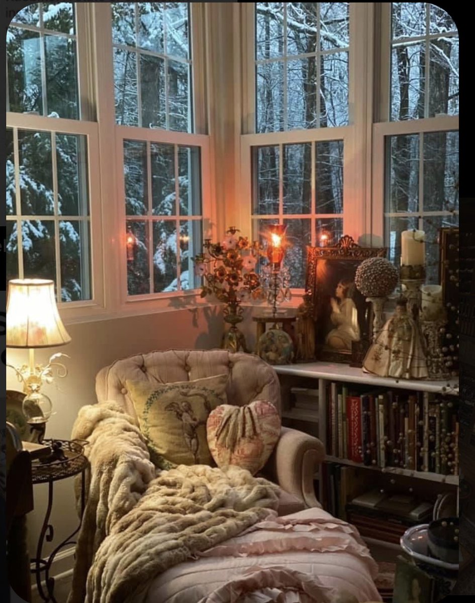 cm_freelancer's tweet photo. Perfect little nook to relax and write /read and research for writing in… who agrees? Prove me wrong w a better image.. or just pass it by lol… #pcc #amwriting #getbackupagain #write #artsy #puffycloudcreations #writersoftwitter #writerstable #illustrationartists #childrensbook https://t.co/MLkXawyWn1