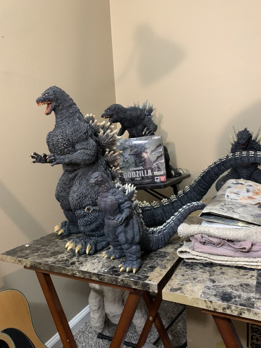 Clandestinekits's tweet photo. After one year of painting experience #ghidogoji #biogoji #ギドゴジ https://t.co/WlMm0ejTjA