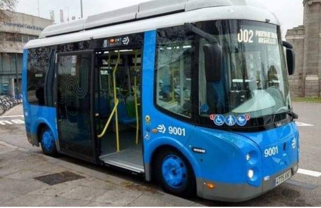 BigDataLusk's tweet photo. @JeffDelp @AtlantaJazzFest Atlanta needs smaller, more modular bus sizes. This is a version rolled out in Madrid. In ATL these will navigate neighborhoods more gracefully, have a lower carbon footprint, but also dramatically increase the utilization rate, which in my experience bus utilization is very low. https://t.co/4fs8i3V5vX