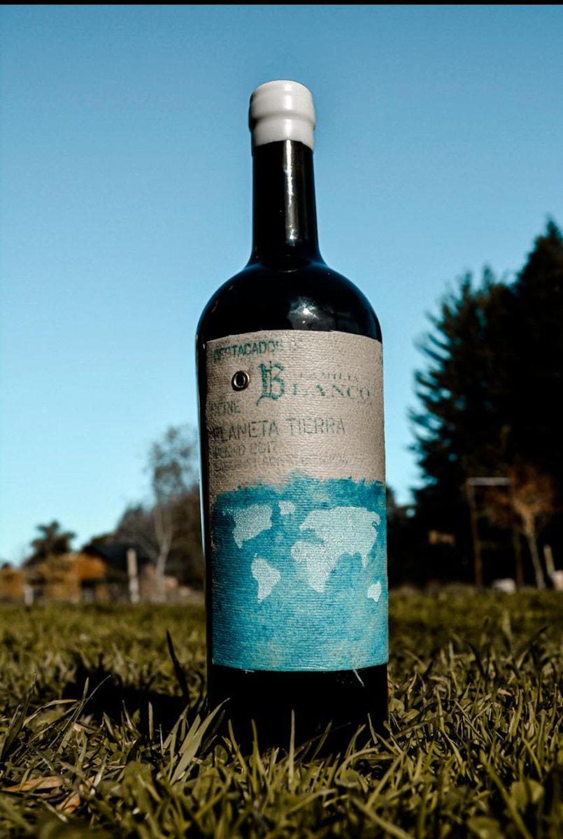 PasionVinos's tweet photo. Algo único e irrepetible viene llegando. Una producción de 306 botellas de este Gran Reserva 🍇50% Bonarda 2016 y 🍇50% de Cabernet Franc ambos de Ugarteche. Reserva tu botella porque vuelan...🍷 https://t.co/BHkzATqLLl