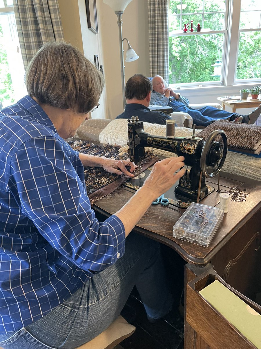 OriginalMRK's tweet photo. Fun project this weekend. My cousin Peg taught me to weave and I made my first rug. Peg had to finish the edges for me on her treadle sewing machine. 🙂 https://t.co/eUfzTmMmne