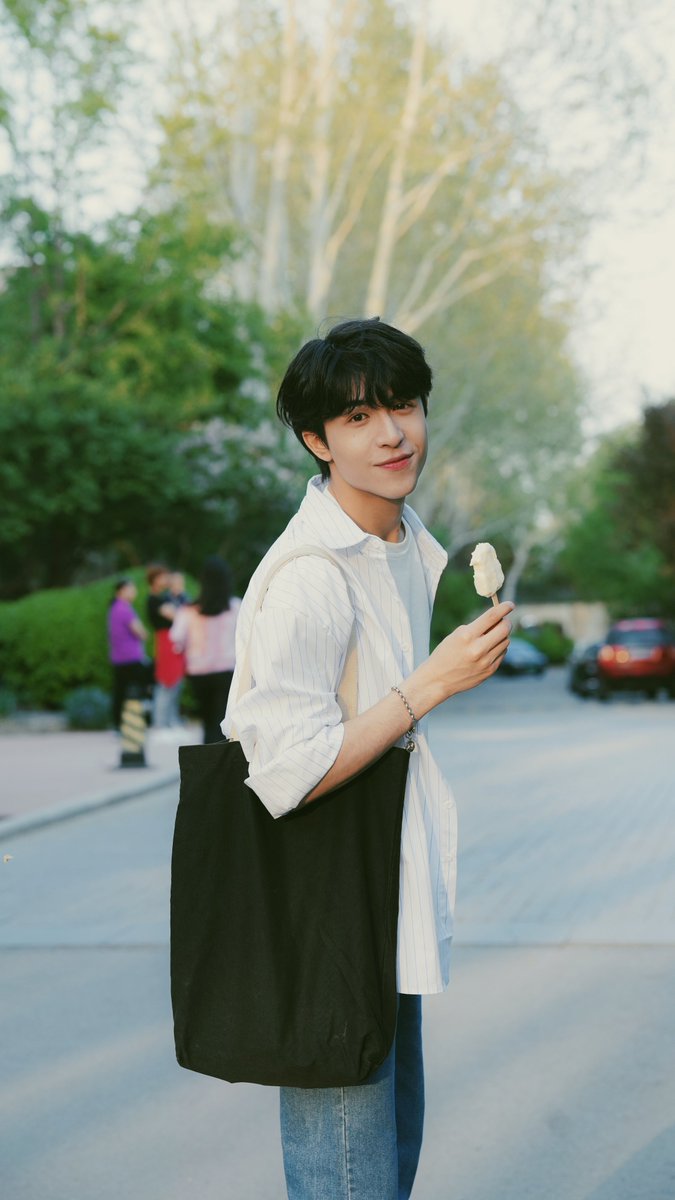WeTVPhilippines's tweet photo. It's a windy and sunny day with #Patrick 😍

🎥 Watch More Content Click Here 👉🏻 https://t.co/ZG33jYgk5L 

#WeTVPinas
#WeTVAlwaysMore
#INTO1 https://t.co/ypMngXV9Nz
