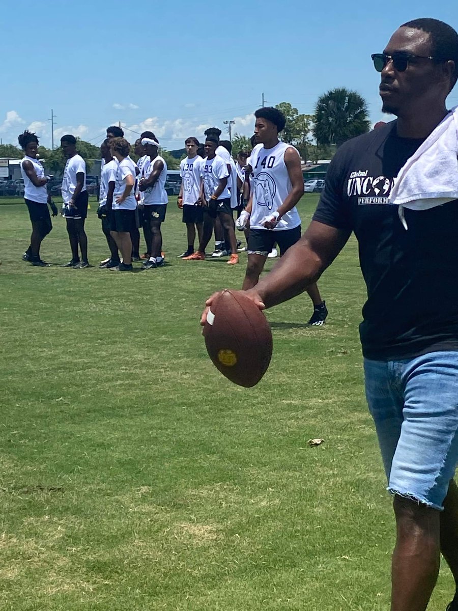 Coach_JMoody's tweet photo. 📍HBCU Megacamp
🏈: @Jblack4_0 
🎒: @MHfootball247
⏱: 4.49🏃🏿‍♂️💨
🏫: @EdwardWatersFB @EWU_Athletics @Toriano81 
Major Thank You💯 #Offered https://t.co/IQ7vQFUjUe
