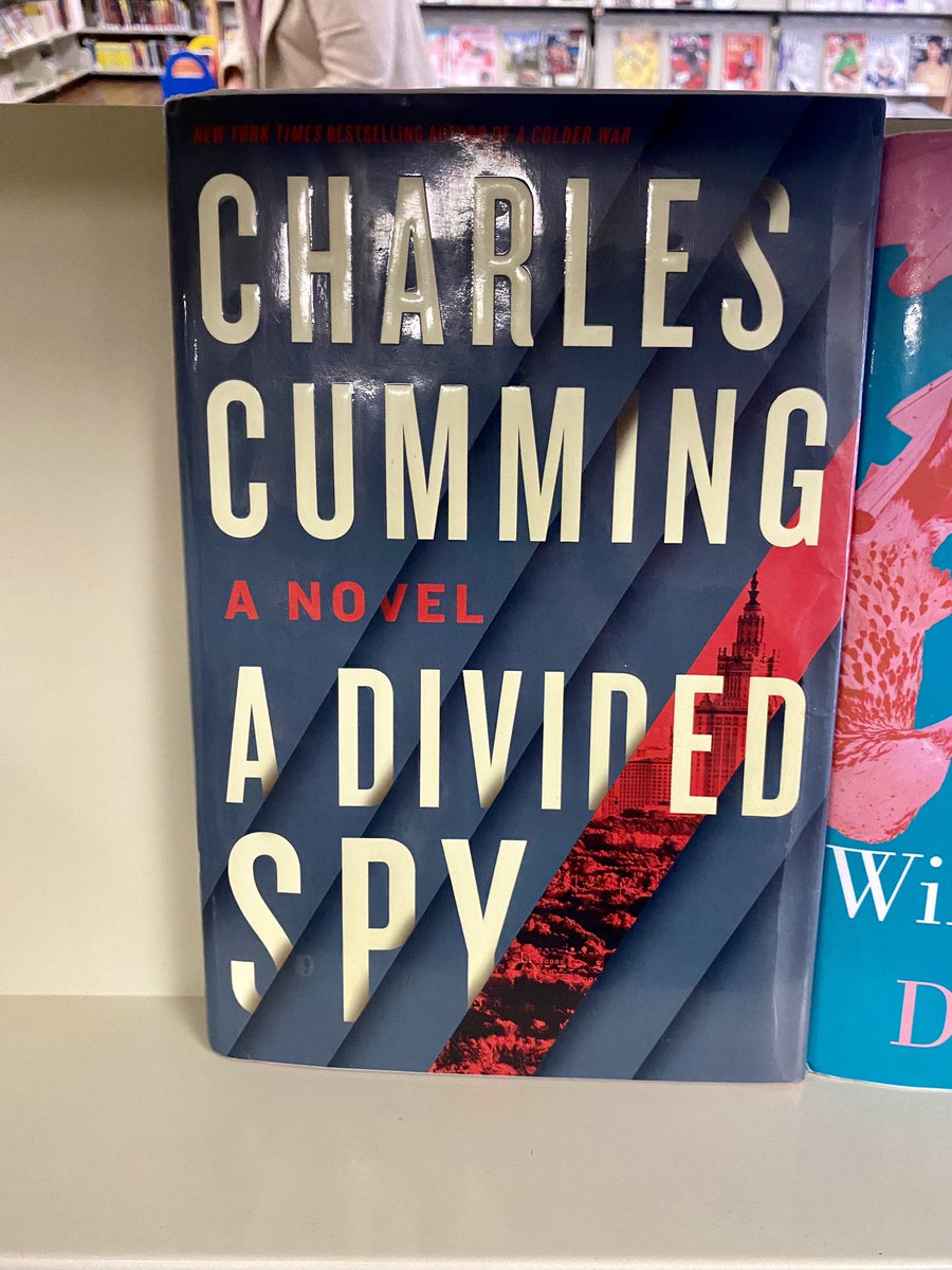 lexiparlier's tweet photo. Found @dynamicbanter ‘s favorite author in the library today https://t.co/KuNP3tYCdM