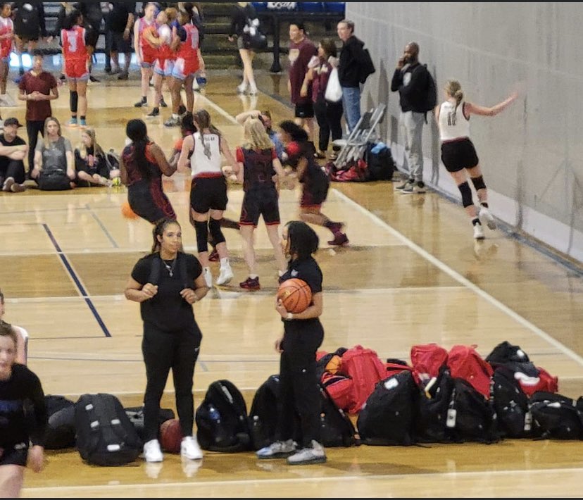 CoachScar21's tweet photo. My girls showed me this weekend they have grit! We lost a game we should’ve won. By the next game they was different, in ever failure is success. We ended up winning against a team that once beat us by 20 earlier in the season! By straight defense! @OK_SwiftWBB https://t.co/yJ5oHeYKex