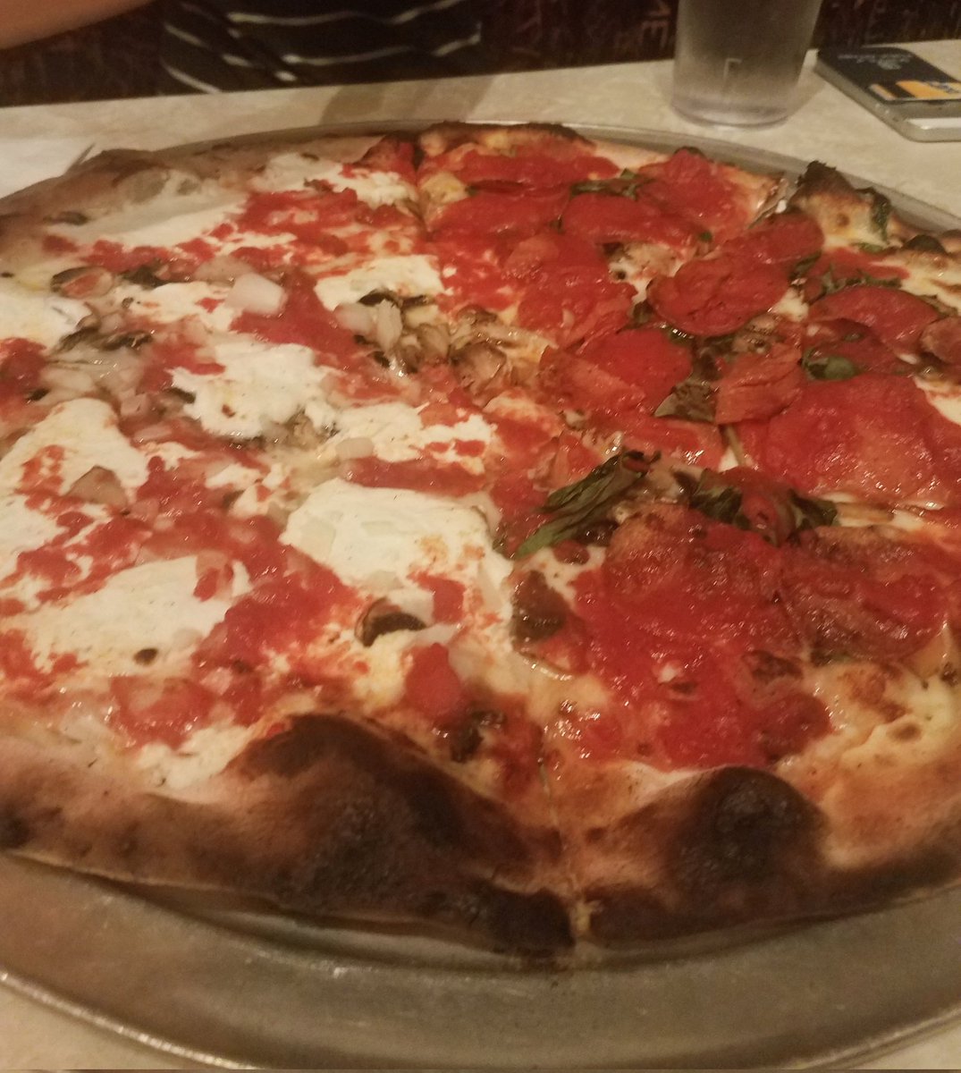 Just setting up my twitter after a very trying but reflective start to 2022..

But nice to be back, Nyc! Here is a picture of pizza to document it