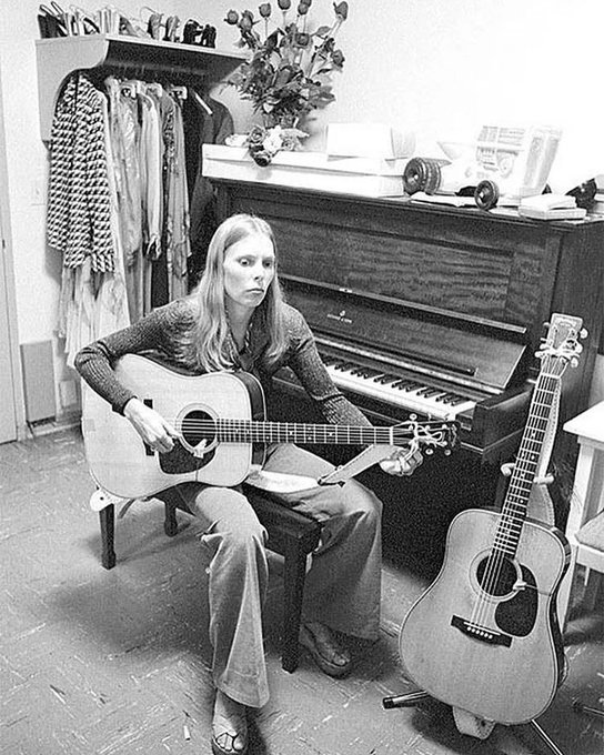 crockpics's tweet photo. Joni Mitchell https://t.co/JPJ4QXbScE