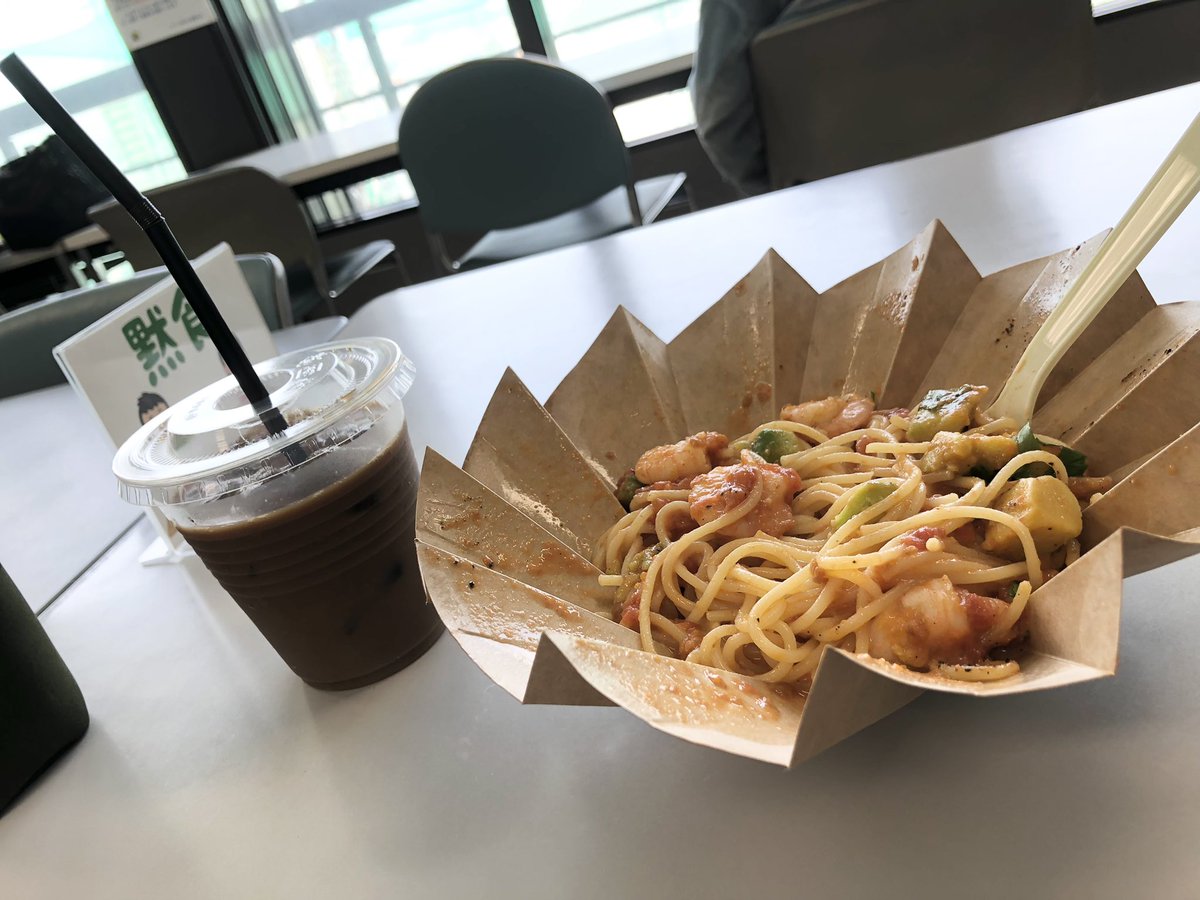 Yu_korin1121's tweet photo. なんとなく
アイスにして
なんとなく
「ミルクだけ」
とお願いしたら
他の人より薄めのミルク色
いつもブラックだから
少なめに入れてくれたのかしら
嬉しいサービス
#koikitchen
#エビとアボカドのパスタ
#今日はたまたまホットの準備がなかったと
#知らずにたまたまアイスを注文
#ちょうどええ https://t.co/xuqGaJWlyh