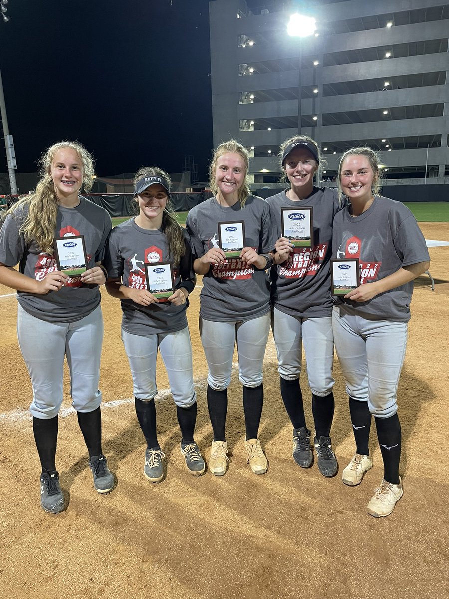 SWSoftball's tweet photo. 🏆4th Region CHAMPIONS 🏆

SPARTANS battle to get the 8-5 WIN in 10 innings against a tough Greenwood team! @MetcalfeSelynna @katie_15walker with 💣 💣‼️

CONGRATS to the All Tournament Team @courtneyn2027 @McLaineHudson1 @PitcockCaroline @CarrieEnlow1 &amp; your MVP @MetcalfeSelynna https://t.co/cP3G9eEicL