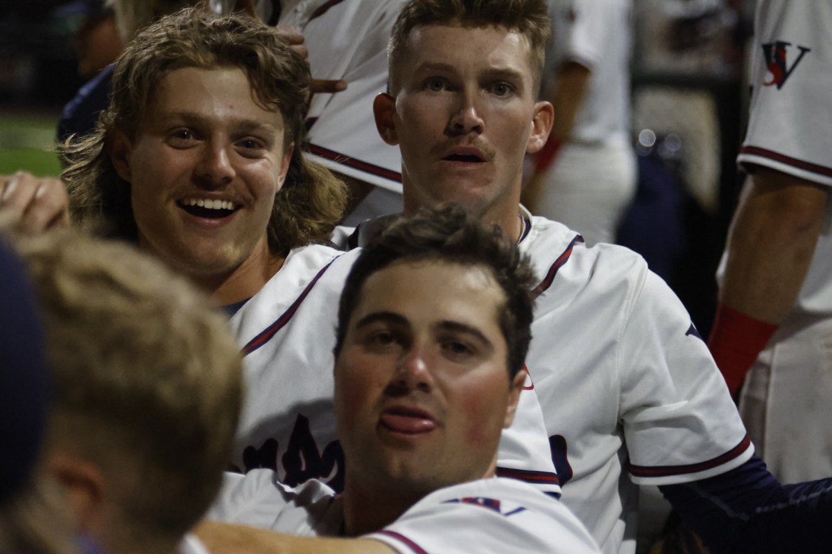 Y’all having fun??? We’re having fun. 

Senators lead 15-8 heading to the bottom of the 8th.