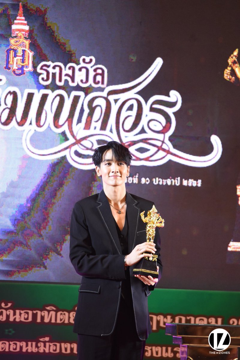 ThemZonesTH's tweet photo. ศิลปินและนักแสดงตบเท้าเข้าร่วมงานประทานรางวัลพระพิฆเนศวร ประจำปี 2565 อาทิเช่น ‘กองทัพ พีค, ATLAS, ปอนด์-ภูวินทร์, อิน-จ๊อบ’ และอีกมากมาย 

#รางวัลพิฆเนศวร2565 #PondPhuwin #kongthappeak #ATLAS_th #InnJob https://t.co/nlsE32tnSZ