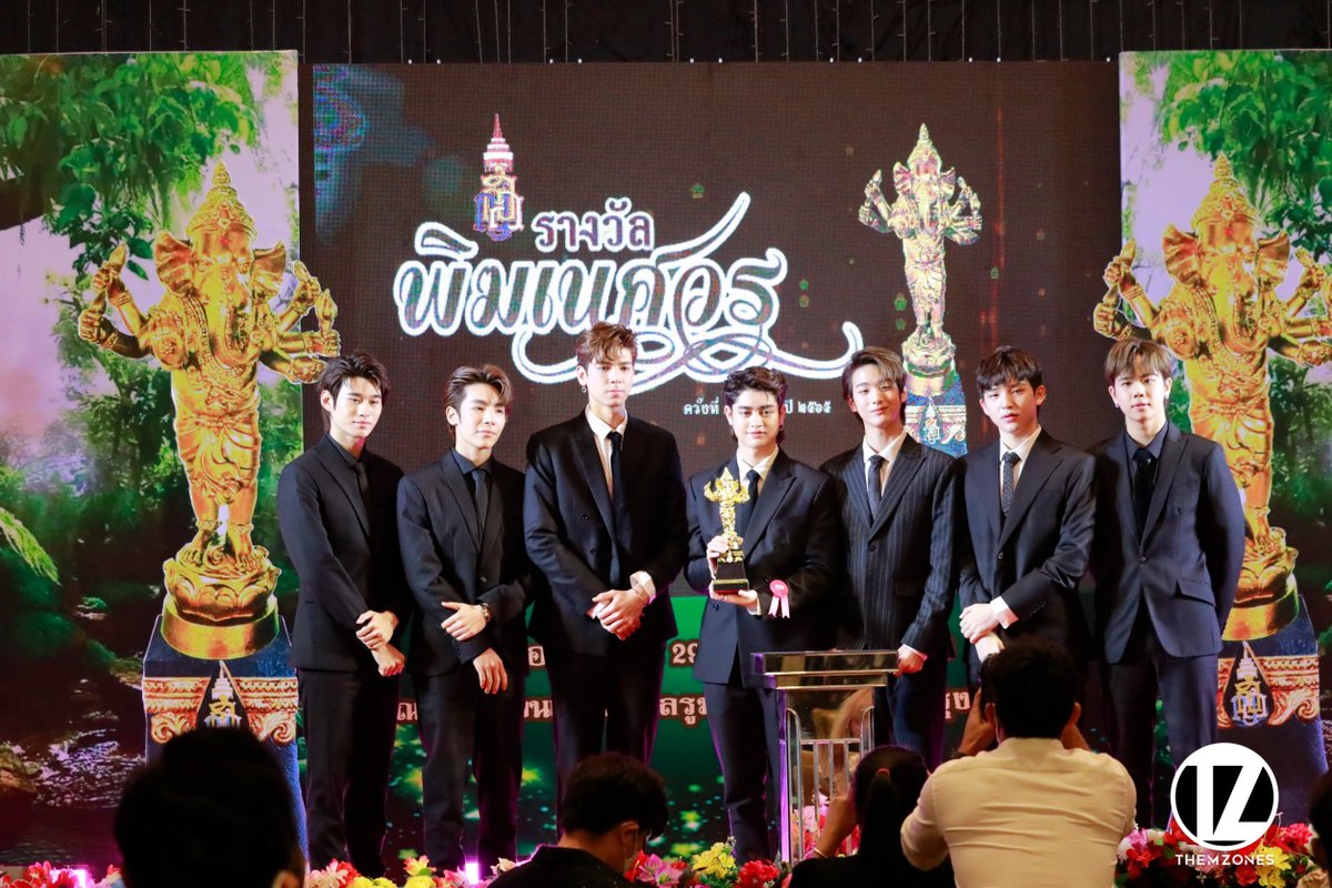ThemZonesTH's tweet photo. ศิลปินและนักแสดงตบเท้าเข้าร่วมงานประทานรางวัลพระพิฆเนศวร ประจำปี 2565 อาทิเช่น ‘กองทัพ พีค, ATLAS, ปอนด์-ภูวินทร์, อิน-จ๊อบ’ และอีกมากมาย 

#รางวัลพิฆเนศวร2565 #PondPhuwin #kongthappeak #ATLAS_th #InnJob https://t.co/nlsE32tnSZ
