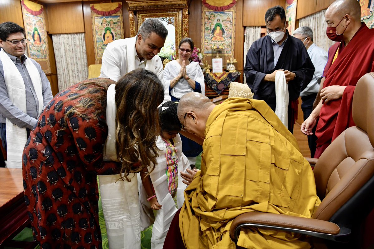 milinddeora's tweet photo. When Dharamshala calls…

I feel blessed &amp; fortunate having spent an extraordinary weekend with the 14th @DalaiLama in Himachal Pradesh.

May His Holiness live a long &amp; healthy life &amp; continue to elevate consciousness, compassion &amp; bliss 😇🙏🏼 https://t.co/fqiV6pDSTs