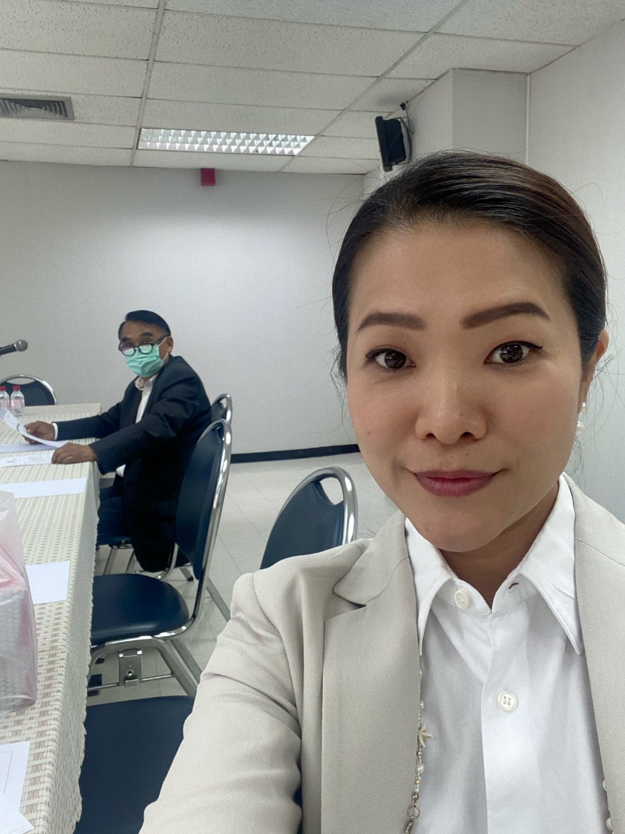 aim_theerarat's tweet photo. เมื่อวานเพื่อน ส.ส.ถามว่า กกต.จะรับรองผู้ว่าฯ #ชัชชาติ วันนี้มั้ย เลยบอกว่าวันนี้ กกต.คงจะเริ่มทำงาน มีเวลา 30วัน แม้สังคมจะวิจารณ์อย่างหนักแต่เหมือนไปไม่ถึง กกต. ย้อนคิดถึงตอนเลือกตั้งปี62 กว่า กกต.จะรับรองผลใช้เวลา 45 วัน เต็มแม็ก! ทุกคนบอก อ๋อ..ตอนนั้นคิดสูตรคะแนนบัตรเขย่งอยู่ https://t.co/vssuftNWrF