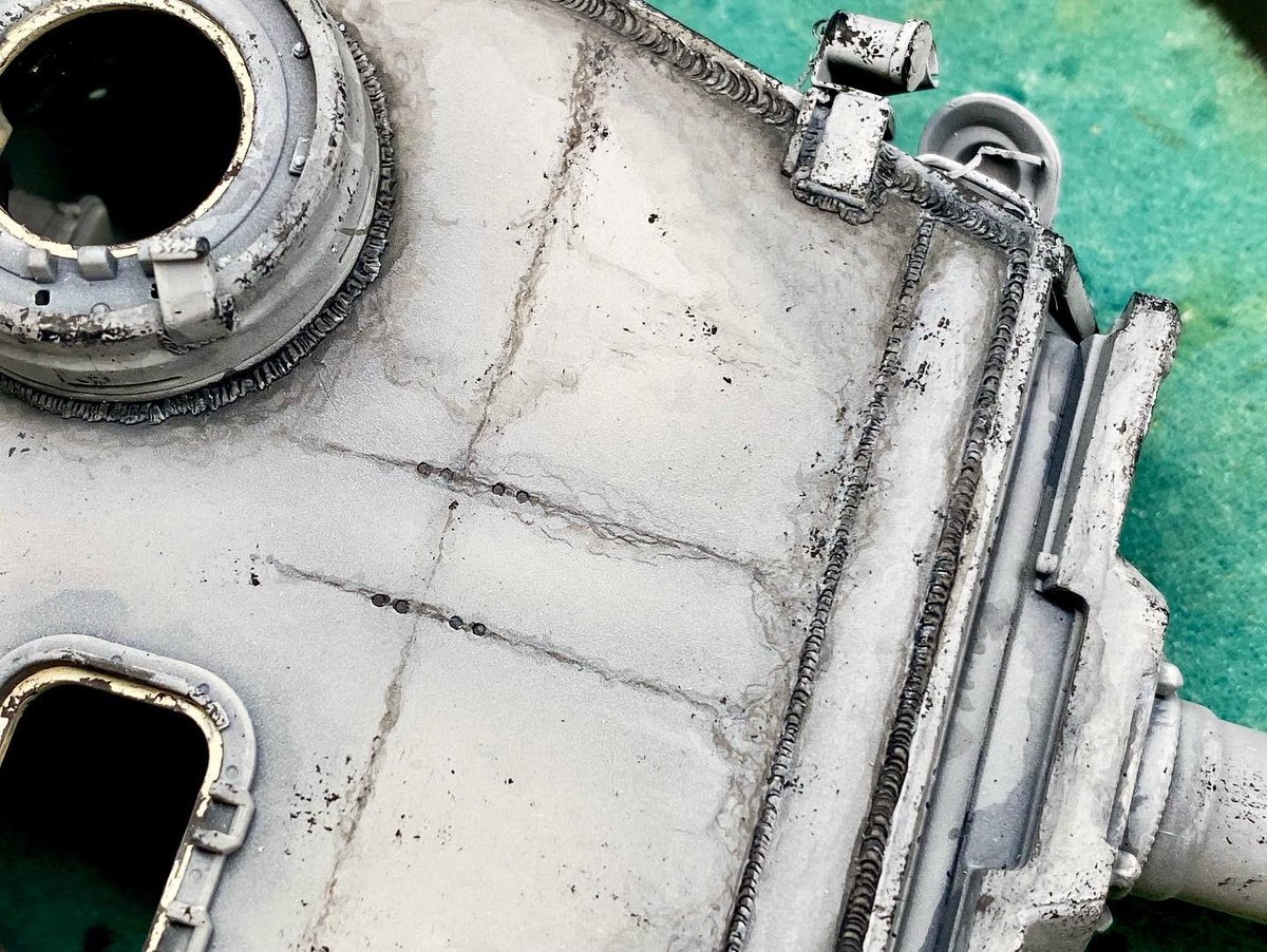ScalemodelTankn's tweet photo. 5-8の写真はチッピングや染みや擦れ落ちた塗装をアクリル塗料の筆塗りで加筆しています😊 #TigerIE
#TigerI
#PanzerkampfwagenVI
#TigerlEInitial
#ティガーI極初期
#6号戦車 https://t.co/Mberwv21al
