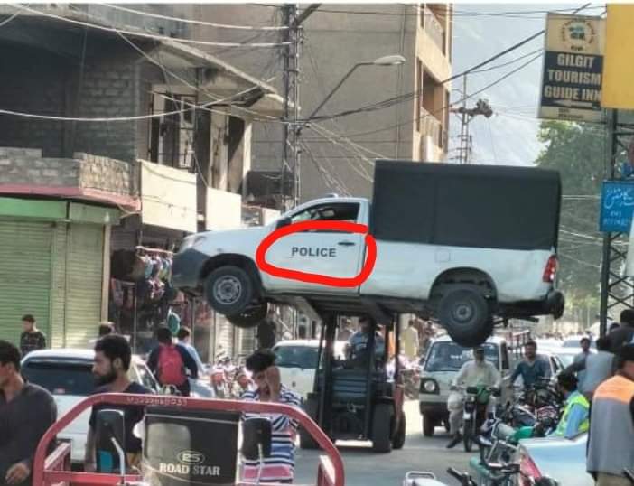 AbidSadpara's tweet photo. Law For all

Gilgit Baltistan Police. https://t.co/L4MOrBVaJU