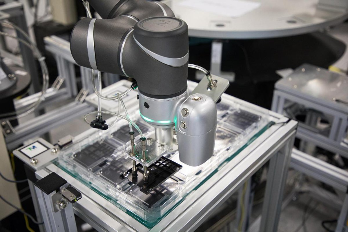 aimatchmaking's tweet photo. If you're still peckish for more AI-powered robots at #computex2022 then check out @techmanrobot. Its key innovations is an AI vision solution for cobots (collaborative robots). This is currently being used for quality control by Japanese automobile manufacturers. https://t.co/80ZbAIShwQ