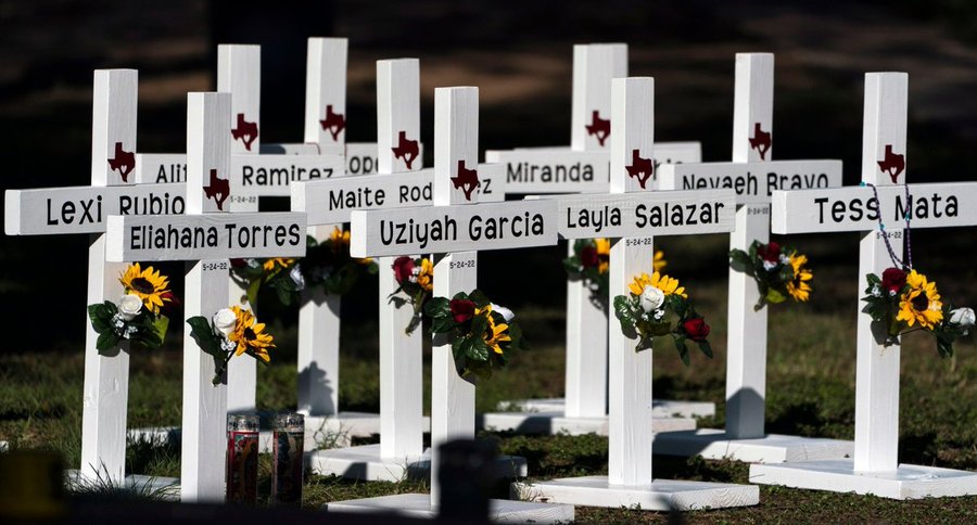 TrenchTimes's tweet photo. The US Justice Department announced on Sunday that it will conduct a review of the law enforcement response to the mass shooting in Uvalde.

https://t.co/MJTmP01Og7 https://t.co/4oMSJ4esrr