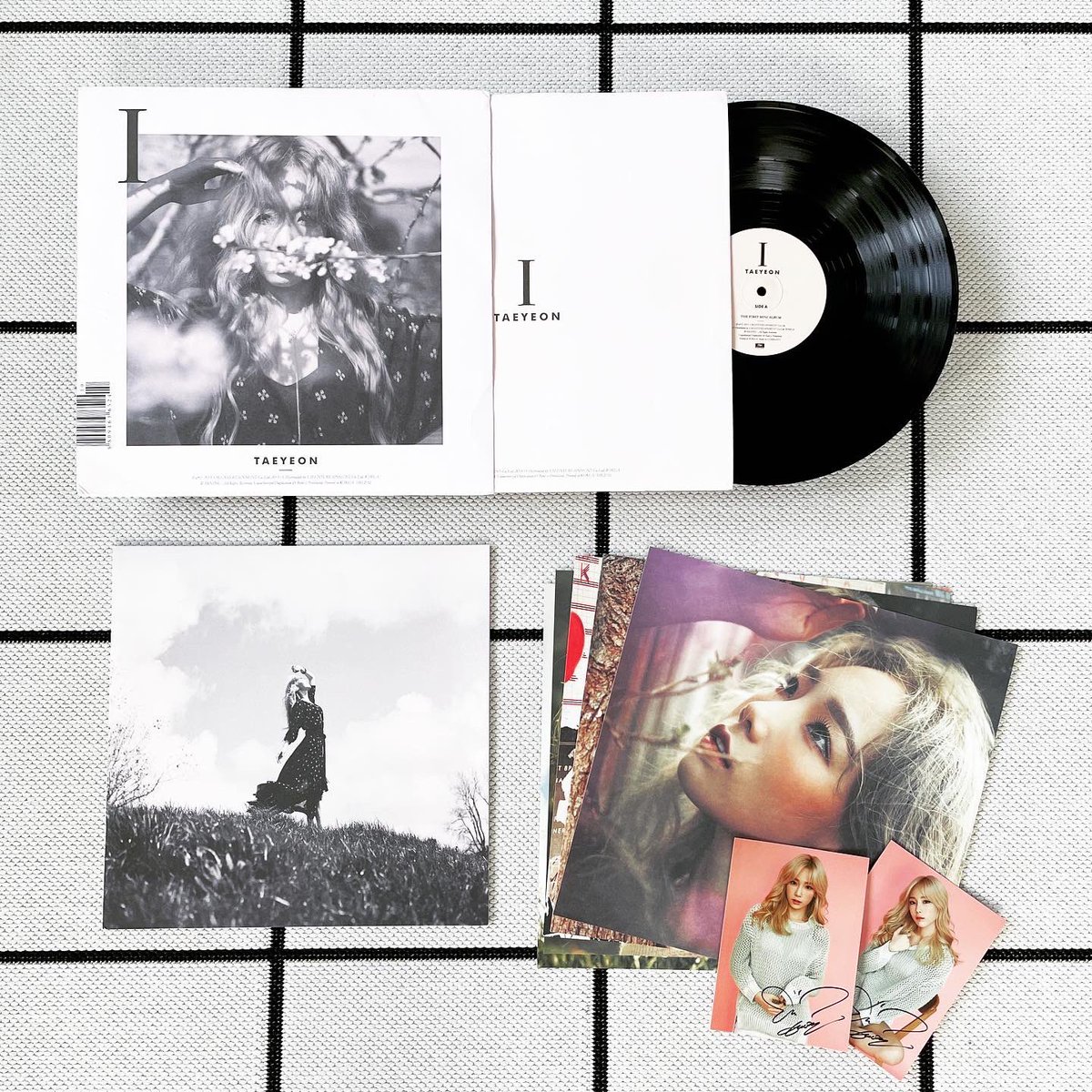 recordrecordth's tweet photo. รีวิว UNBOX
#Taeyeon - I
Label: S.M. Entertainment – SMLP 02
limited of the album was released : Taeyeon's Very Special Concert
* A 20-page photobook,
* 5 vinyl-sized pictures,
* 2 photos 4x6
#recordrecordth #Vinyl #ขายแผ่นเสียง #แผ่นเสียง #แผ่นเสียงเกาหลี #ไวนิล #แทยอน https://t.co/eRUZjwopN6