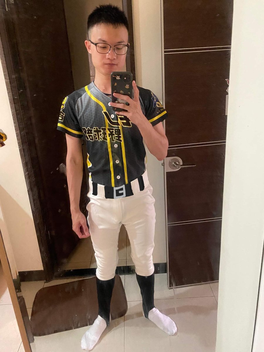 karta41510's tweet image. 第一次嘗試
覺得滿好看的

還沒買皮帶所以只能用畫的請見諒XD
（感謝畫師跟凱凱的衣服