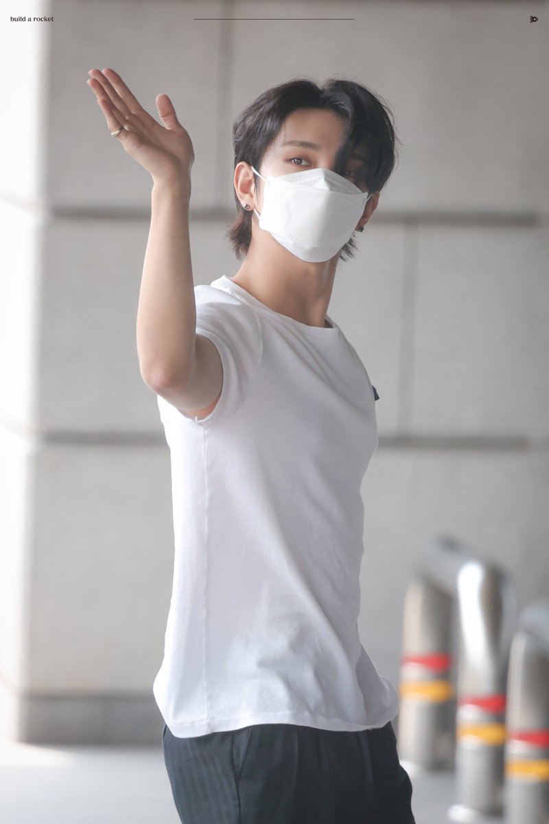 220527 뮤직뱅크 중간출근
#조슈아 #Joshua #SEVENTEEN