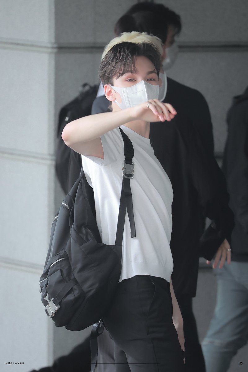 220527 뮤직뱅크 중간출근
#버논 #Vernon #SEVENTEEN