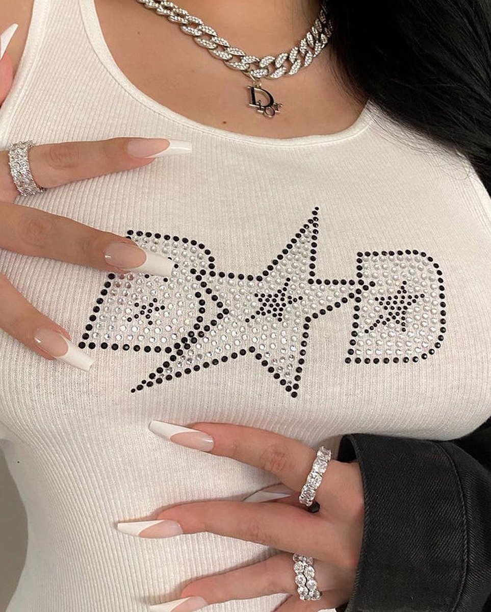 thbutterflyspot's tweet photo. It’s giving 2000s💅🏽💖

Find these in our Apparel section! 

#y2k #aesthetic #BlackOwnedBusiness #2000sfashion #ootd #ootdfashion 

https://t.co/bFeqlwd7gs https://t.co/uDd3KWsm32