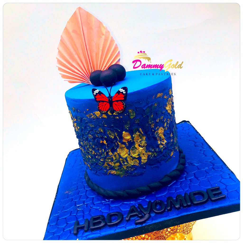 dammygold032's tweet photo. Cake sitting pretty 🥰😋🌹🔥✅

This work came in yesterday night  and got done and deliver before 8am this morning. If you’re still doubting to patronize us we don’t disappoint your surest  and reliable cake plug 🔌 ever 💯💯💯💯. https://t.co/MWVpjGPZBf