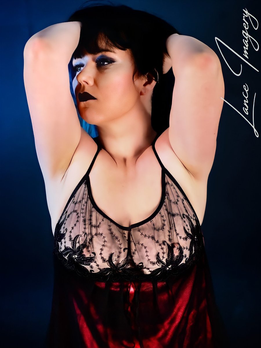 DarkRav90367919's tweet photo. It's Tease Tuesday
I hope your heart throbs when you think of me....
Picture by Lance Imagery
Nightdress by Beauty Night Fashion UK
#darkravenmodel #darkravenuk #boudoir #boudoirmodel #Lingerie #pinupmodel #pinup #lanceimagery #beautynightfashion https://t.co/DPcT5ySI1t
