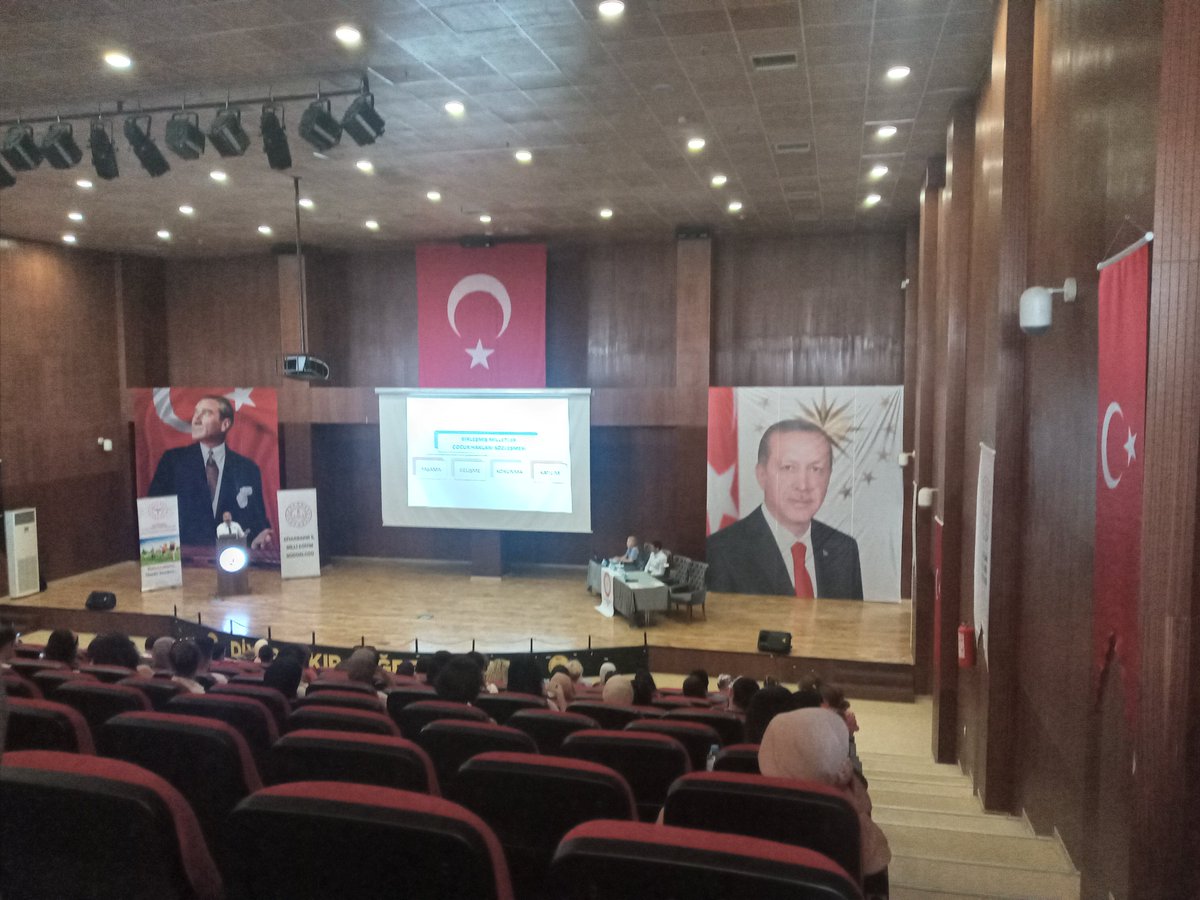 EgitimDeSaglik's tweet photo. Diyarbakır İl Milli Eğitim Müdürlüğü ve Diyarbakır İl Sağlık Müdürlüğü isbirligiyle Cocuk ve Ergen Koruyucu Ruh Sağlığı Birimi Çocuk İzlem Merkezi tarafindan rehber ögretmenlerimize yönelik yapilan Psikoeğitim Seminerimizin ilk oturumu gerçeklestirildi@Diyarbakirmem 
@Diyarsaglik https://t.co/kAfCZ0Vogv