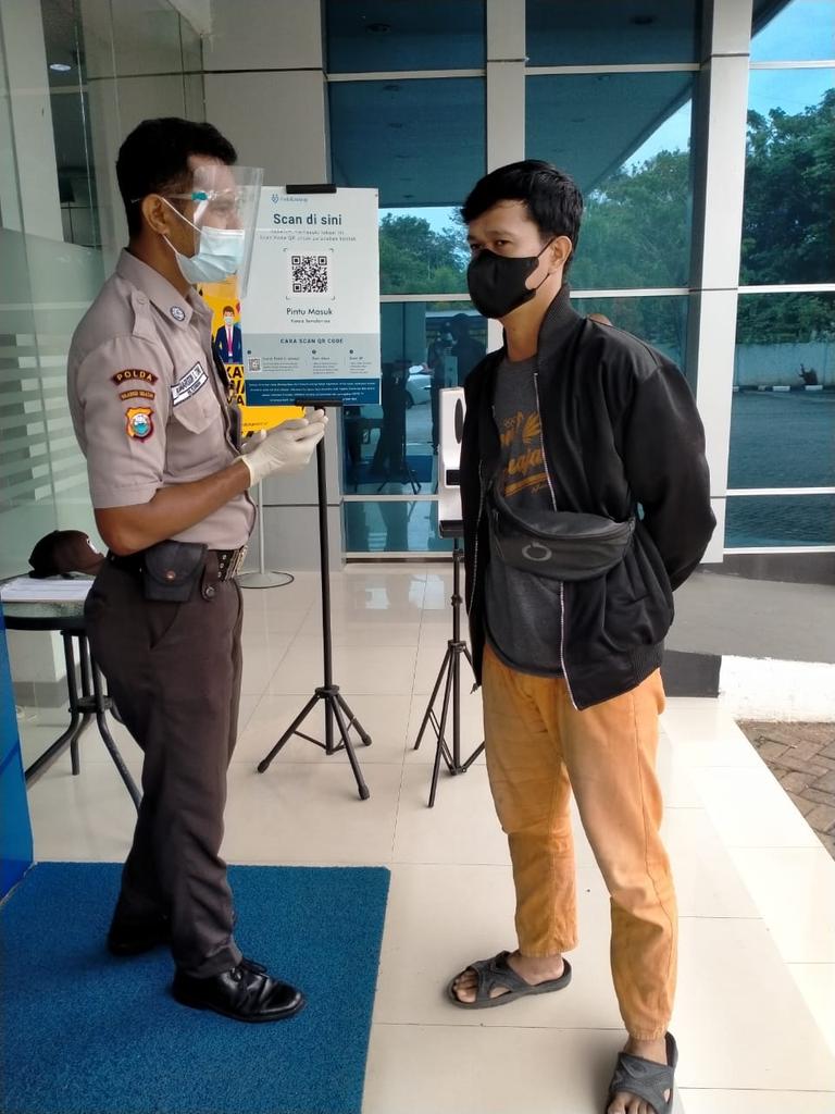 AhmadTata93's tweet photo. Satpam BRI Pemberani
#SatpamBRIsigap
#BRIROMakassar
#BRITamalanrea https://t.co/XYVK5mGLI7