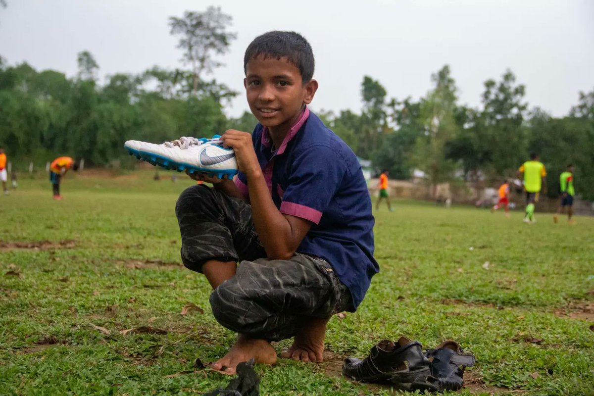 A team of UK qualified coaches landed in Dhaka from London last Friday with 300kg of football kit, as part of the annual <a href="/kitshareproject/">Kit Share Project</a>. 

What's all the kit for? And what are they doing in Bangladesh 🇧🇩? 

👇🏾