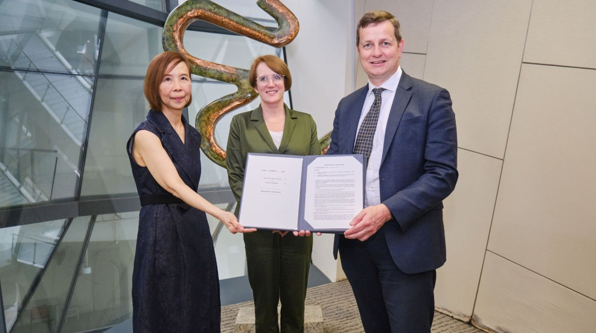 Coventry University International (@covintstudents) on Twitter photo 🎉 🤝 Excited to announce our partnership with <a href="/LASALLESG/">LASALLE College of the Arts</a>! This will provide students with the opportunity to take part in exchange programmes between UK & Singapore and will facilitate joint research opportunities. #CovUni #ArtsOrNothing 🎉 🤝 Excited to announce our partnership with <a href="/LASALLESG/">LASALLE College of the Arts</a>! This will provide students with the opportunity to take part in exchange programmes between UK & Singapore and will facilitate joint research opportunities. #CovUni #ArtsOrNothing