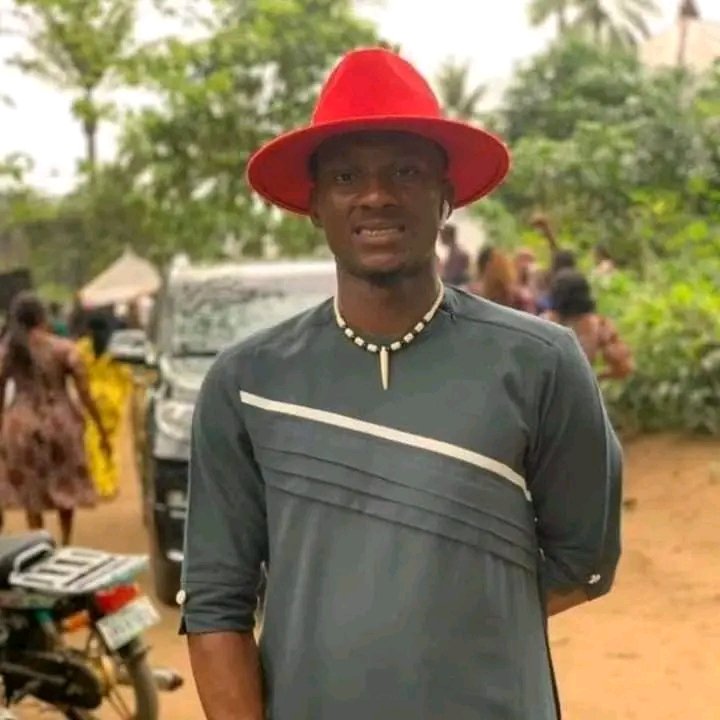 IdiongoJim's tweet photo. My friend Blessing is missing,His last location was at his shop; beside Tower of Ivory Schools Abak,Akwa Ibom. Information has it that he was picked up by gunmen at his shop. Pls call if u have any info: 09031544073 #FindBlessing #AkwaIbomTwitter RT Pls🙏🏻😫 https://t.co/PHtPpwY8XC